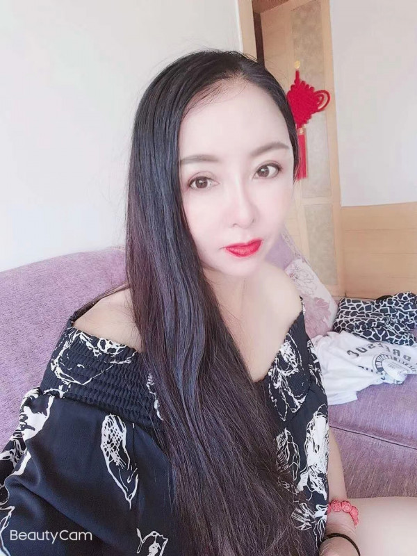 年纪偏大但是很骚